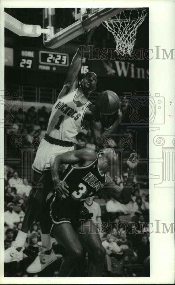 1989 Press Photo Rockets' Buck Johnson swings from rim to avoid Heats' Frank.- Historic Images