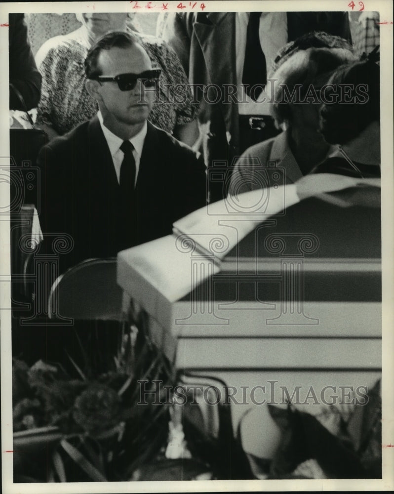 1963 Press Photo St. Louis Cardinal star Stan Musial attends Dickey Kerr funeral- Historic Images