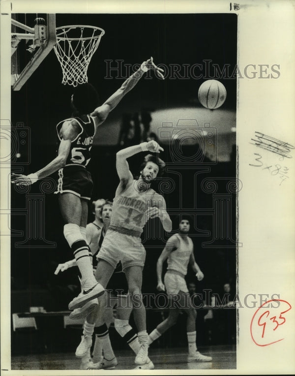 Press Photo Houston Rockets' Mike Newlin blocks a shot. - hcs09154 ...