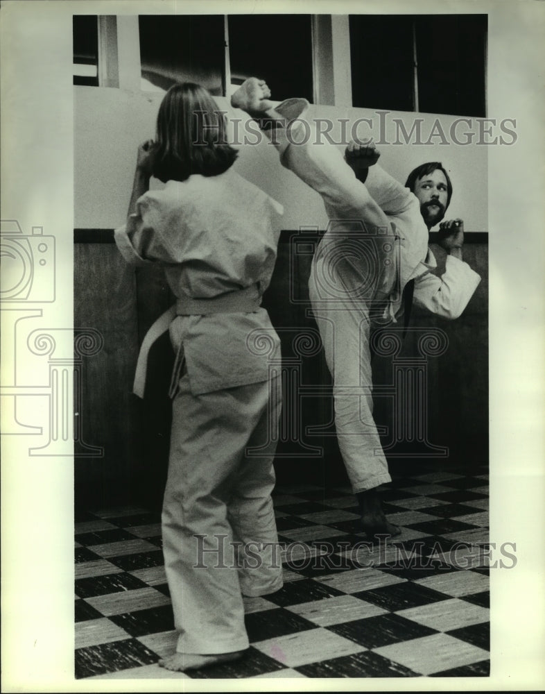 1978 Press Photo A karate side kick is demonstrated. - hcs09198- Historic Images