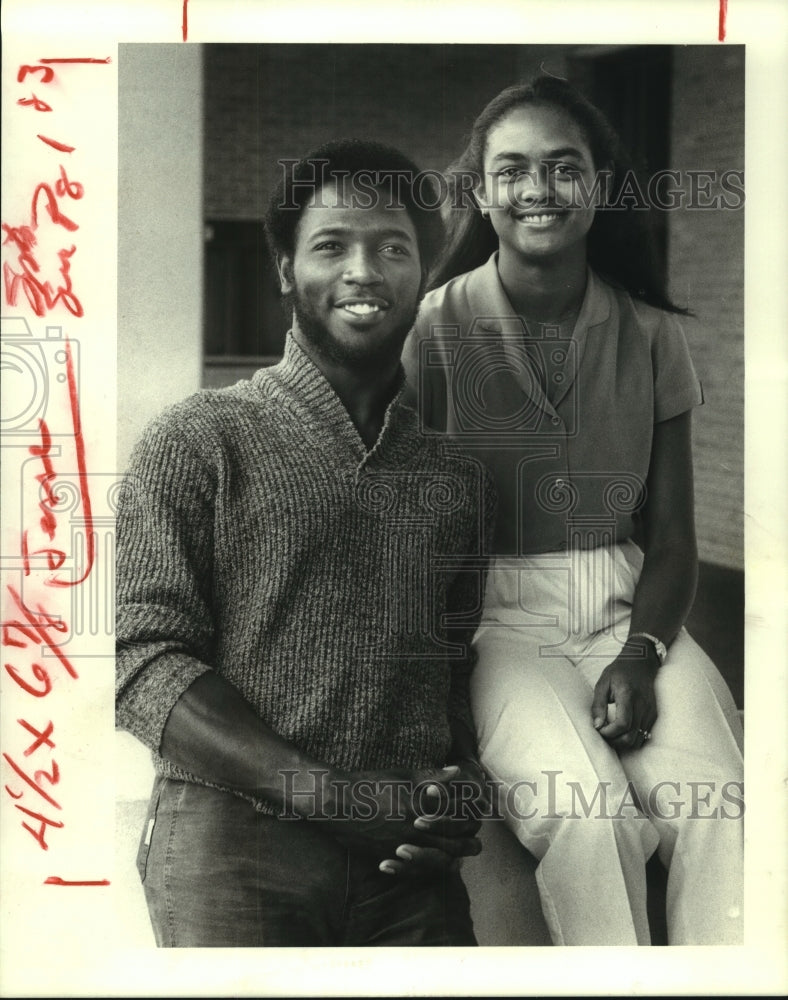 1980 Press Photo Rice University hurdler Jesse James and fiance Faith Stovall.- Historic Images