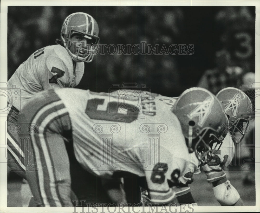 Press Photo Houston Oilers' quarterback Dan Pastorini calls out the play.- Historic Images
