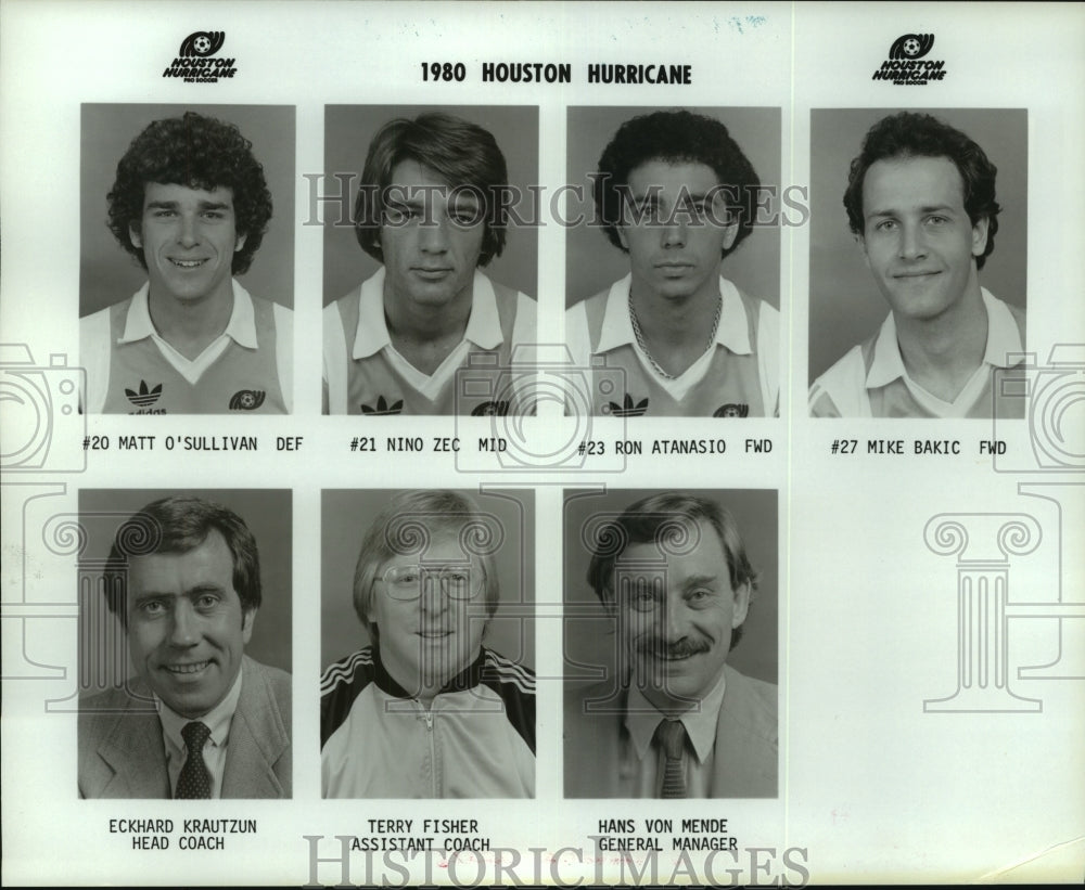 1981 Press Photo Members and coaches of the Houston Hurricane soccer team.- Historic Images