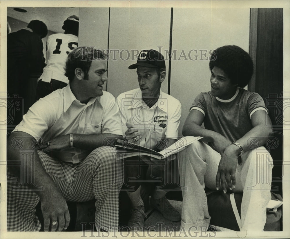 1974 Press Photo Jim Yarbrough, coach Marvin Gustafson and Sammy Singleton.- Historic Images