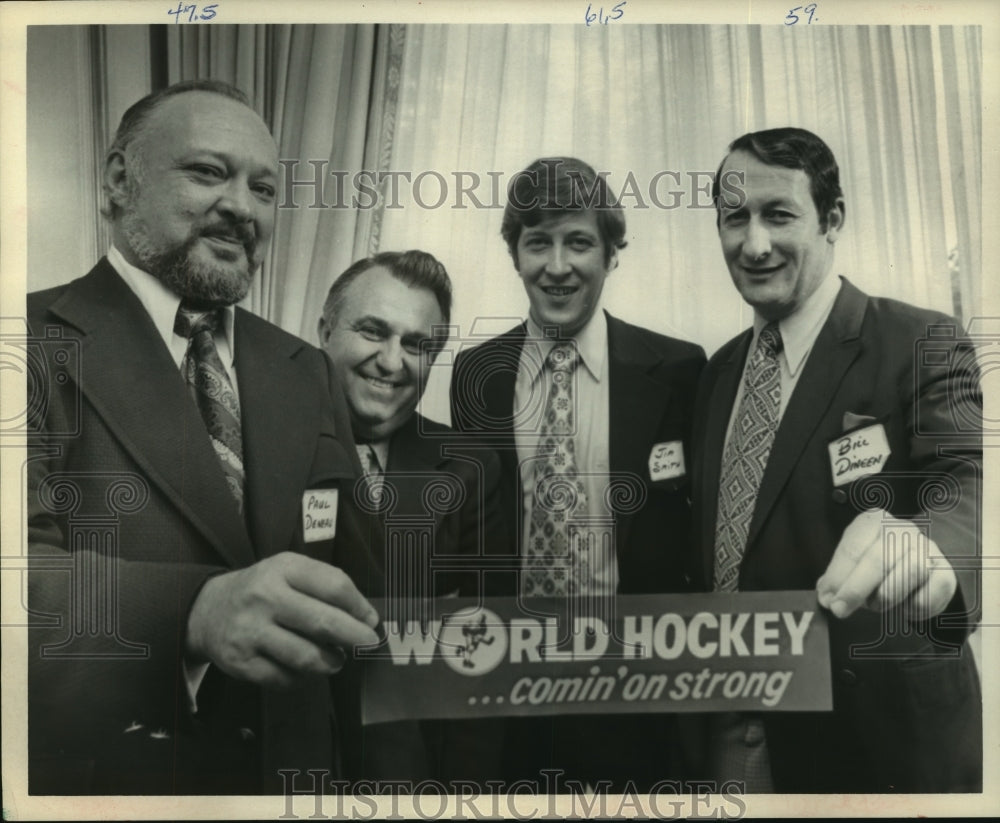 1972 Press Photo Coach Bill Dineen and others of World Hockey League.- Historic Images