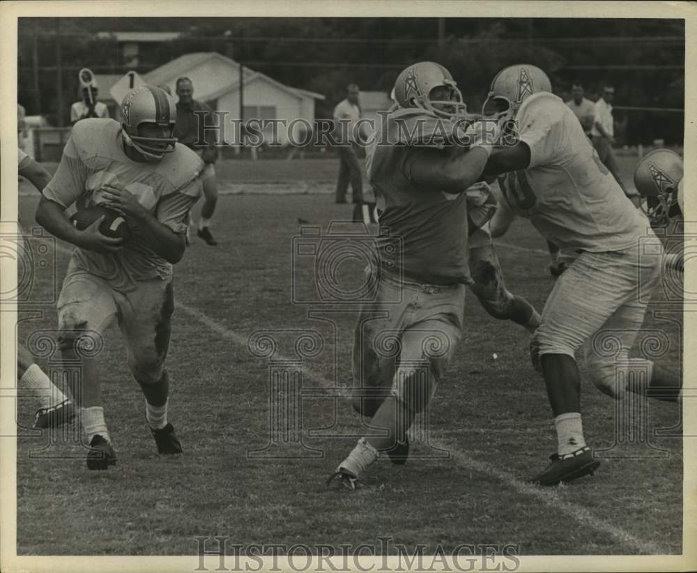 1970 Press Photo Houston Oilers football players during practice - hcs09399- Historic Images