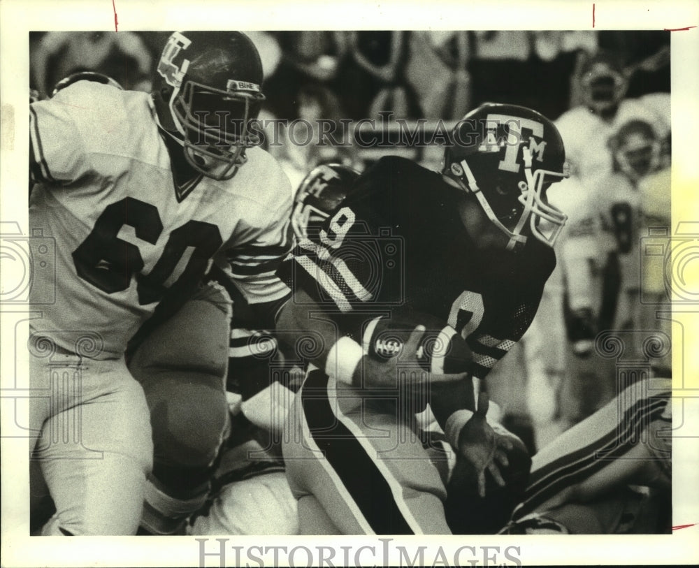 1983 Press Photo LA Tech&#39;s Dewayne Eddington chases Texas A&amp;M&#39;s Gary Kubiak.- Historic Images