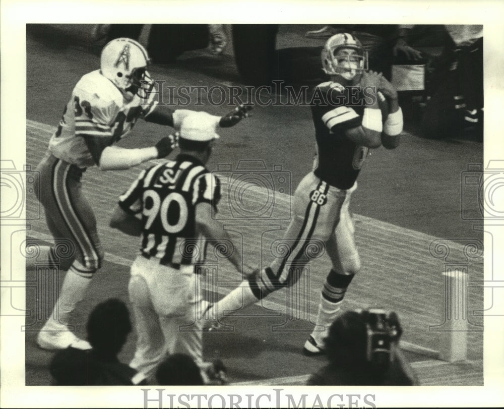 1982 Press Photo Cowboys&#39; receiver Butch Johnson catches touchdown pass.- Historic Images