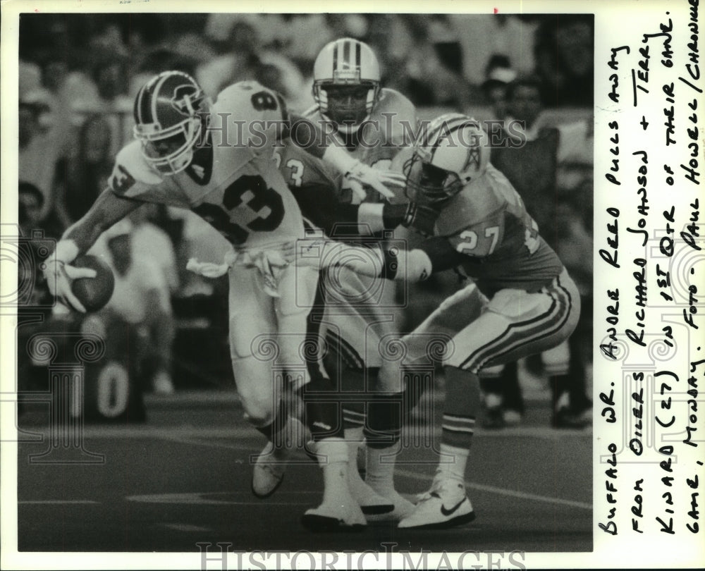 1990 Press Photo Bills&#39; Andre Reed pulls away fromOilers&#39; Johnson and Kinard.- Historic Images