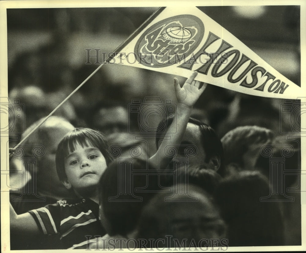 1979 Press Photo Young fan shows enthusiasm for Astros at Astrodome in Houston.- Historic Images