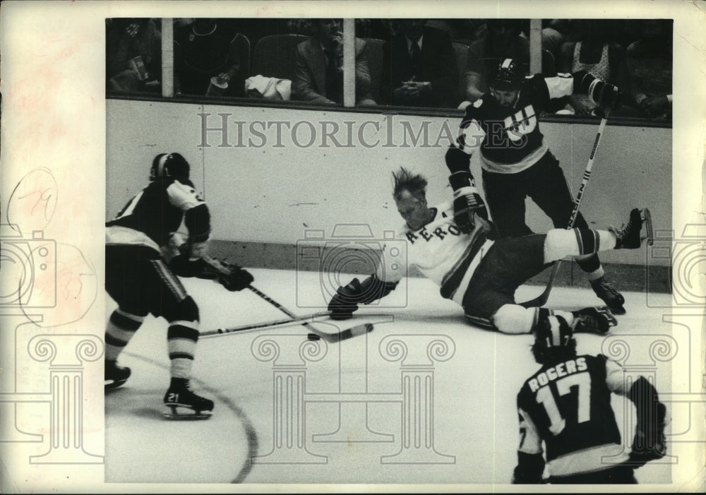 1977 Press Photo Houston Aeros&#39; hockey player hits ice in game against Winnipeg.- Historic Images