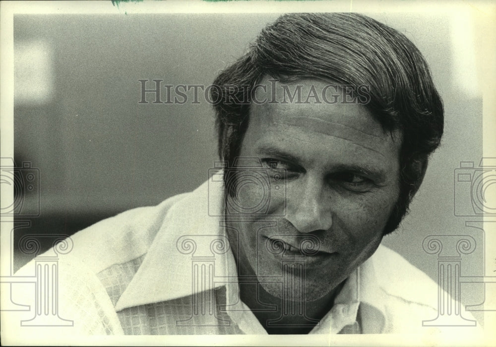 1973 Press Photo Houston Oilers&#39; ticket manager Gordon Johnson. - hcs09597- Historic Images