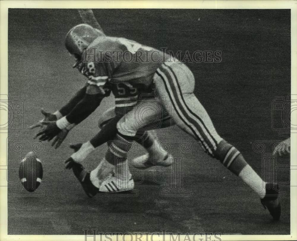 Press Photo Oilers Ralph Cindrich and Atkins try to recover ball after a fumble- Historic Images