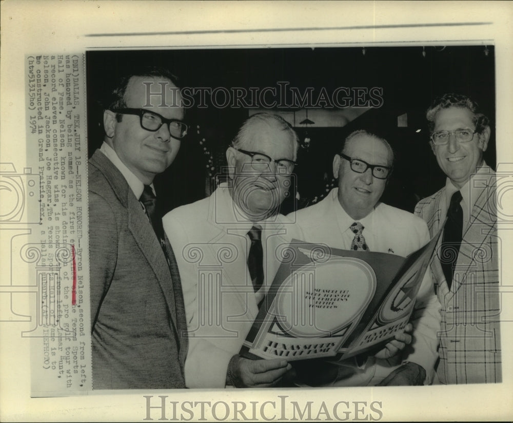 1974 Press Photo Lamar Hunt, Byron Nelson, John Jackson, Joe Haggar enshrined.- Historic Images