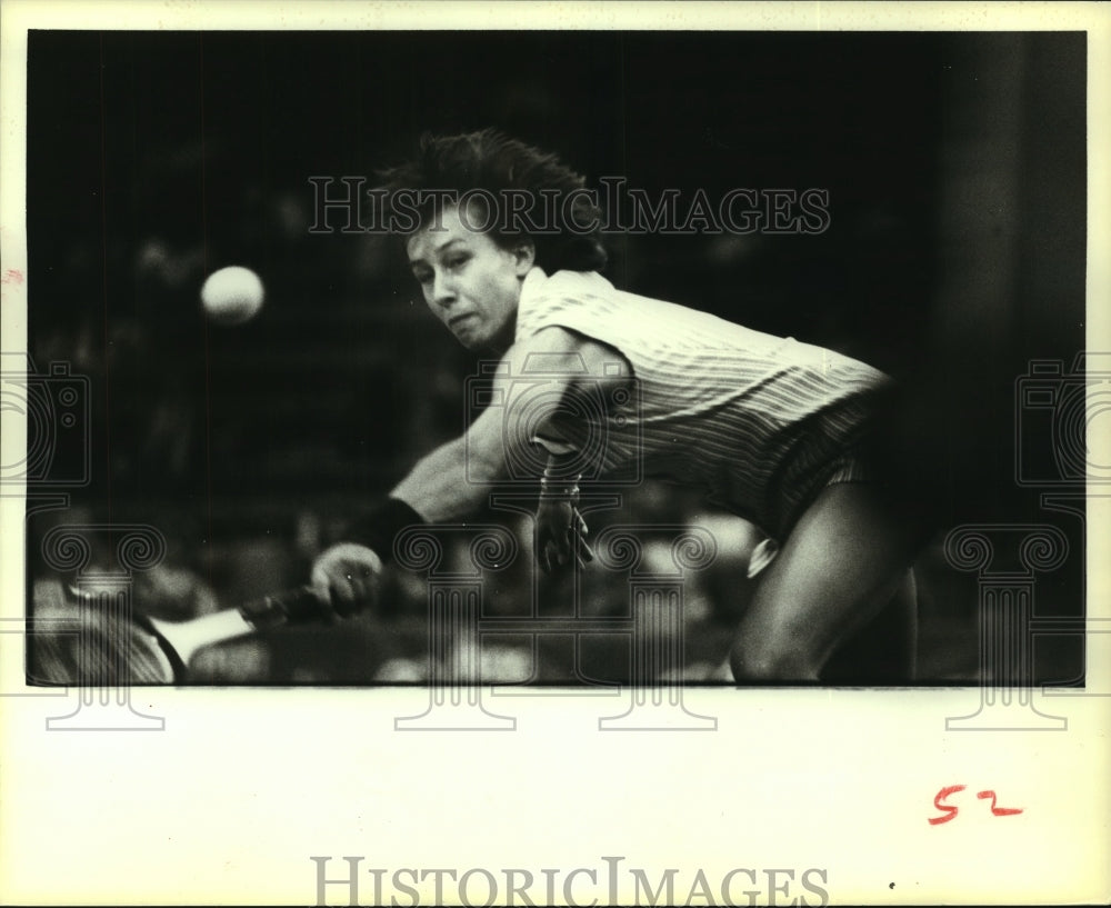 1978 Press Photo Pro tennis player Martina Navratilova prepares to hit backhand- Historic Images