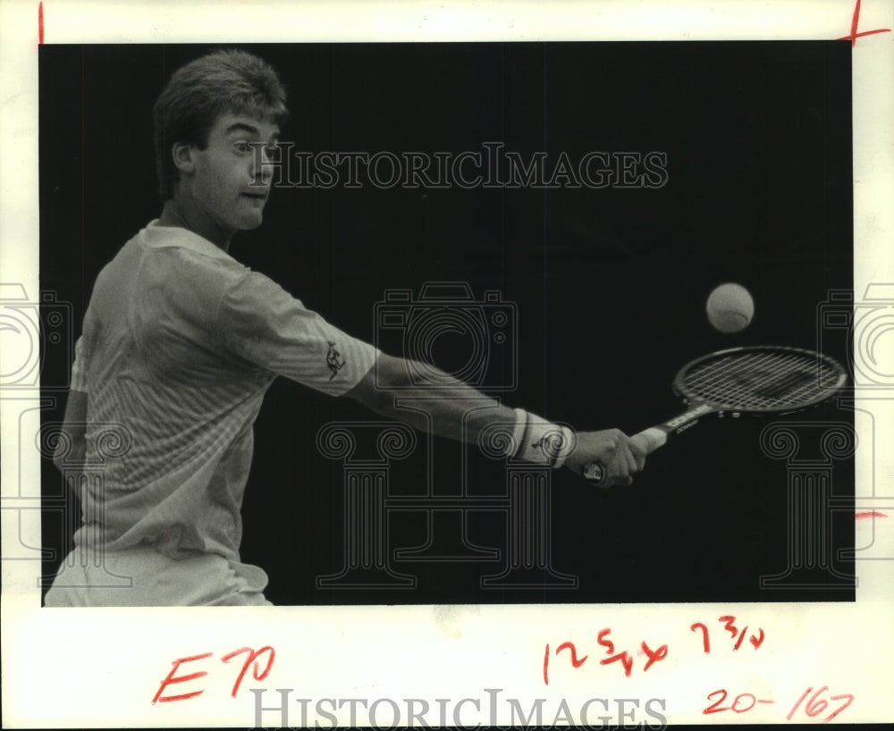 1985 Press Photo Sweden&#39;s Andres Jarryd returns to face Gerulitis at River Oaks.- Historic Images