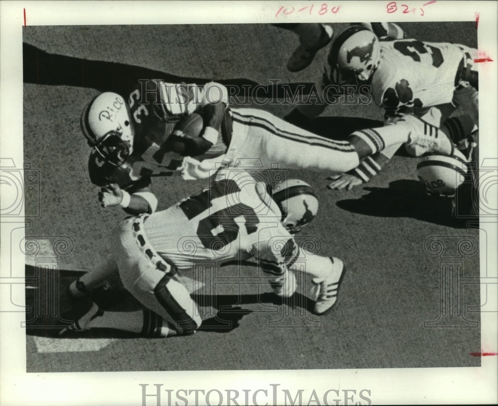 1978 Press Photo Rice&#39;s Billy Neal goes for 16-yards in 1st quarter against SMU.- Historic Images