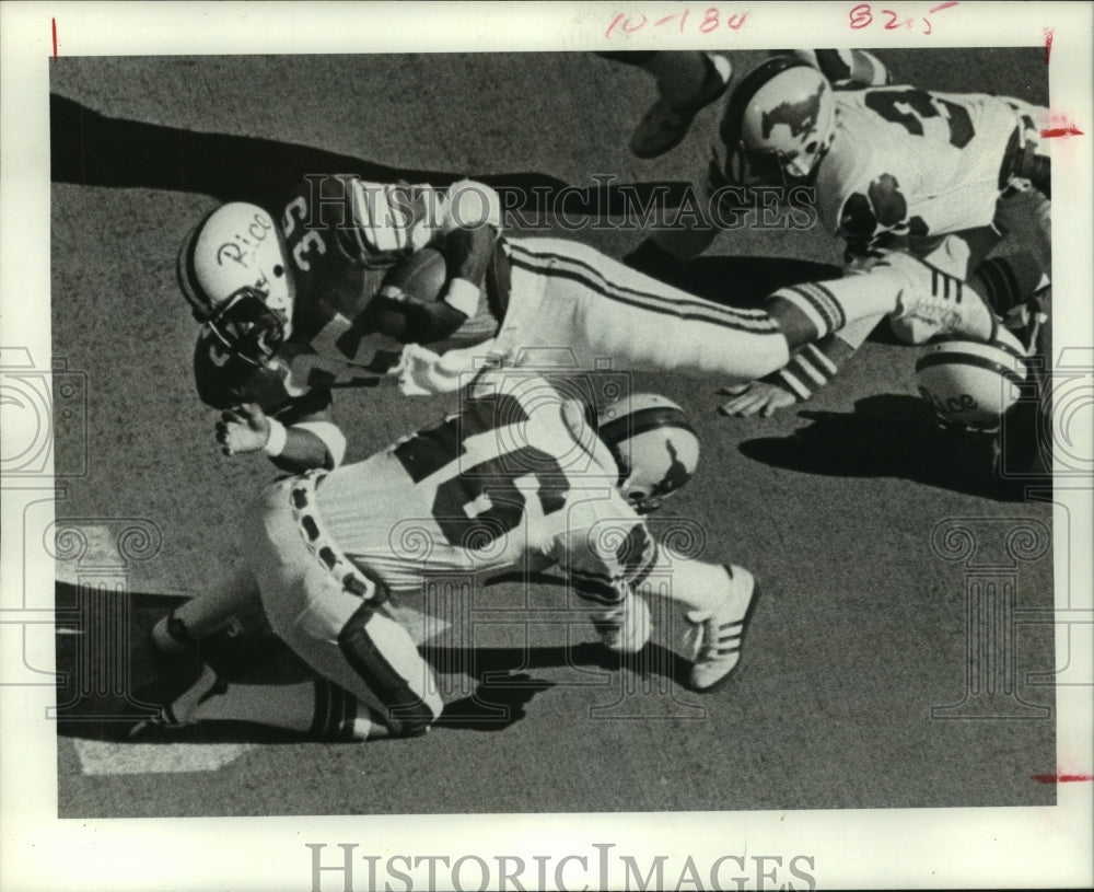 1978 Press Photo Rice's Billy Neal goes for 16-yards in 1st quarter against SMU.- Historic Images