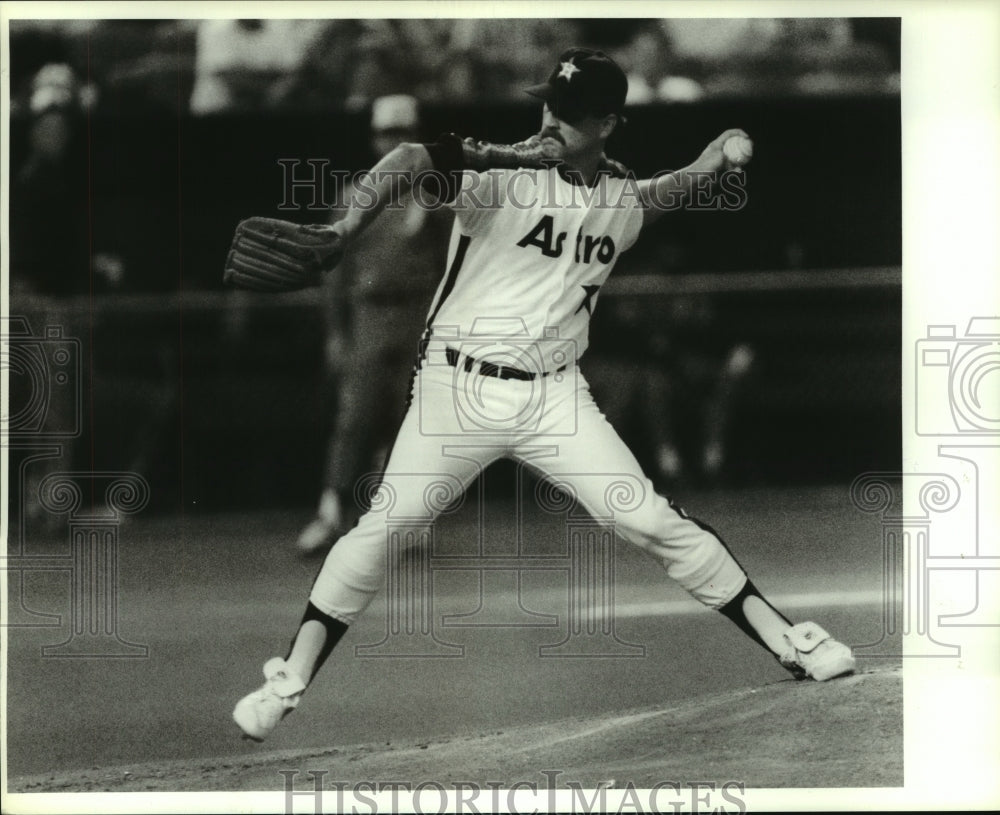 1989 Press Photo Houston Astros&#39; pitcher Bob Knepper is about to deliver pitch.- Historic Images