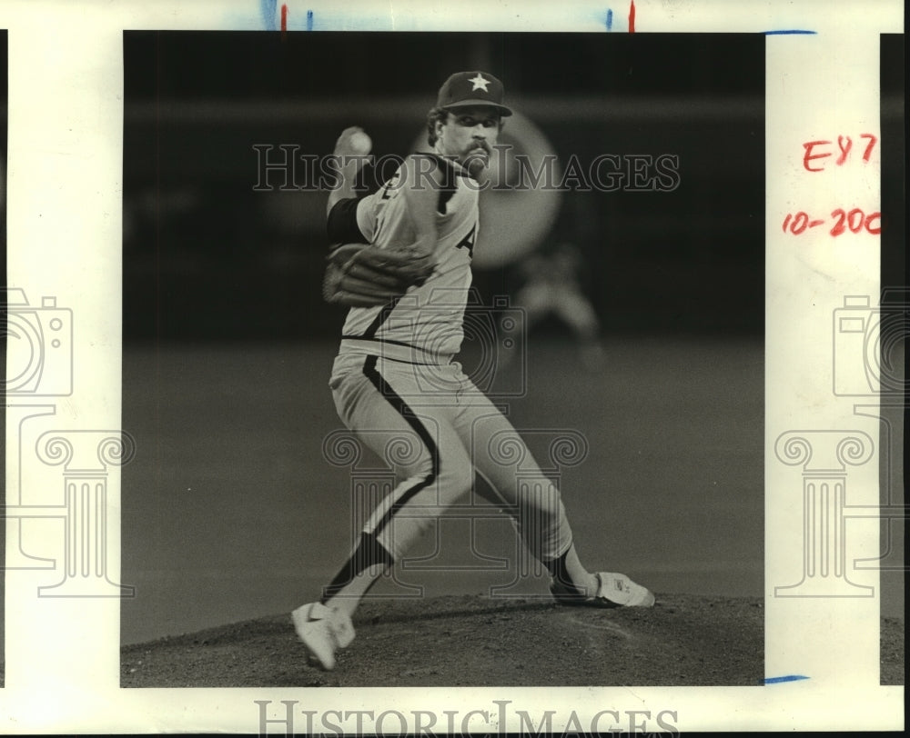 1985 Press Photo Houston Astros&#39; pitcher Bob Knepper ready to fire pitch.- Historic Images