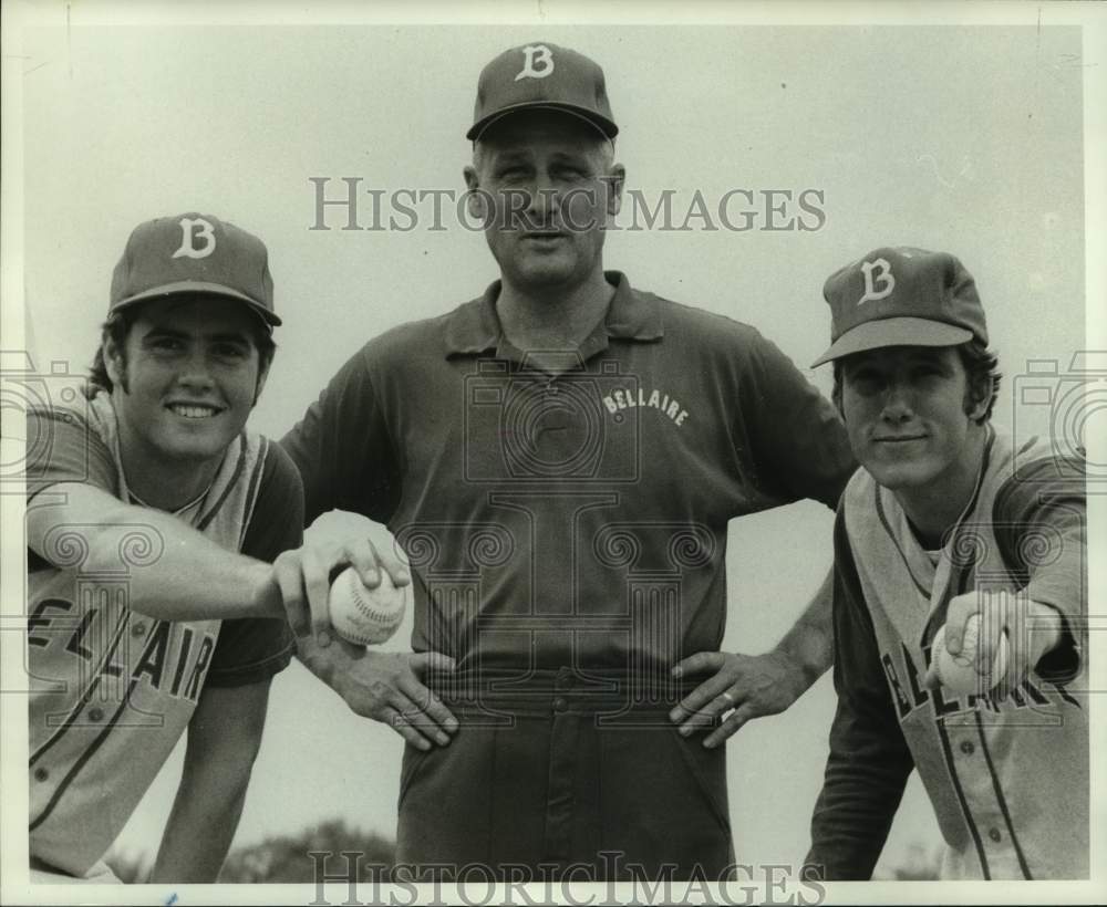 1971 Press Photo Ray Knoblauch with Bellaire pitchers Jim Gideon and Joe Roche- Historic Images