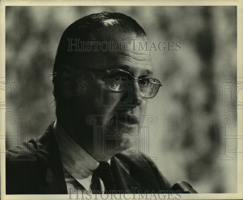 Press Photo Baseball Commissioner Bowie Kuhn speaks at press conference- Historic Images