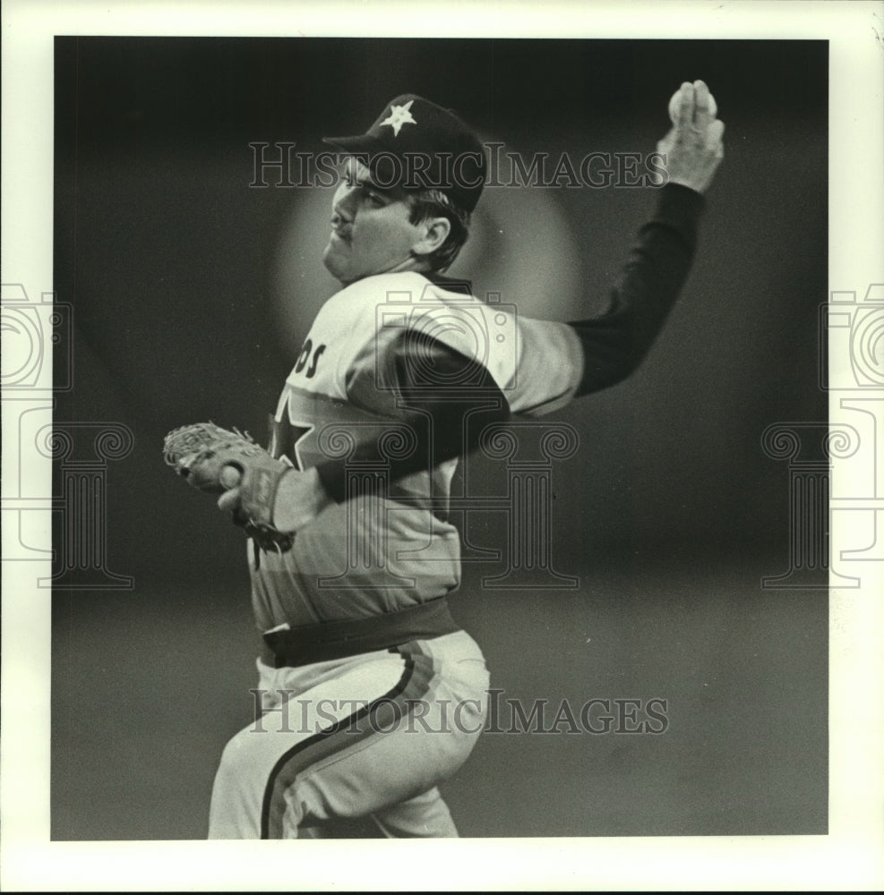 1985 Press Photo Houston Astros&#39; pitcher Mark Knudson prepares to fire a pitch.- Historic Images