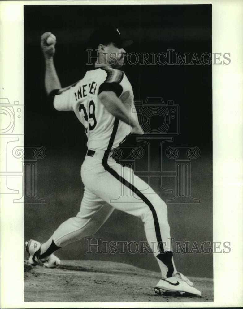 1989 Press Photo Houston Astros' pitcher Bob Knepper prepares to deliver pitch.- Historic Images