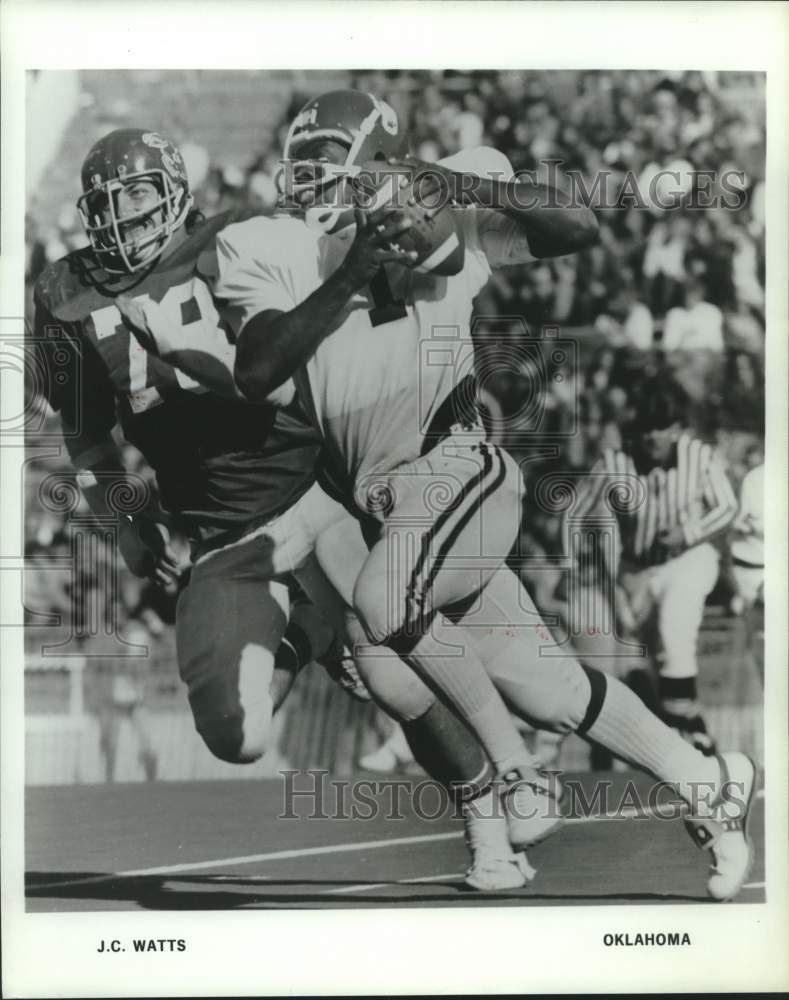 1986 Press Photo Oklahoma football player J.C. Watts in action - hcs10130- Historic Images