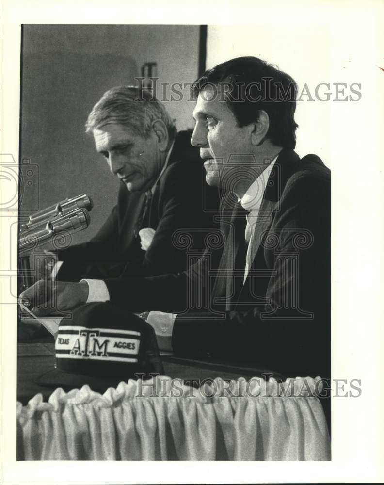 Press Photo Football coach Jackie Sherrill and associate at a press conference- Historic Images