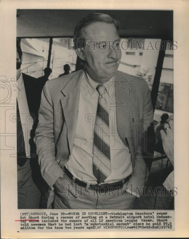1971 Press Photo Washington Senators' owner Bob Short at a Detroit airport hotel- Historic Images