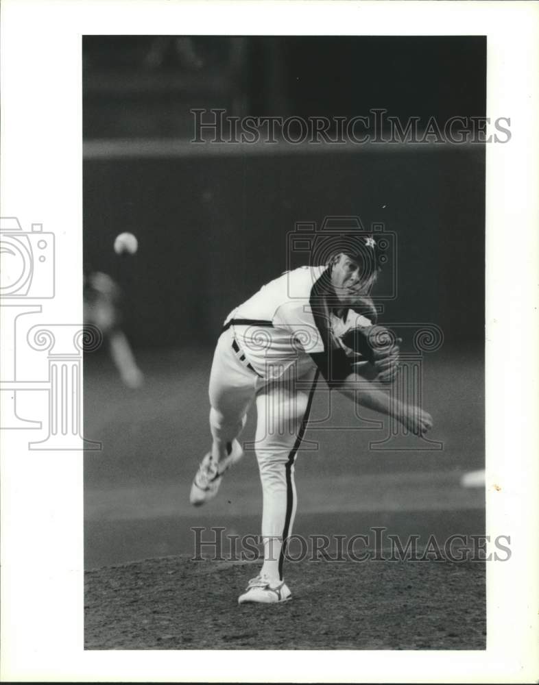 1989 Press Photo Astros&#39; Mike Scott hurls a pitch against the Giants - hcs10260- Historic Images