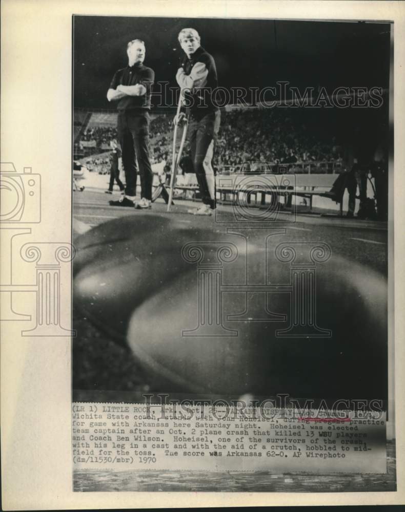 1970 Press Photo Bob Seaman and John Hoheisel during pregame practice, Arkansas- Historic Images