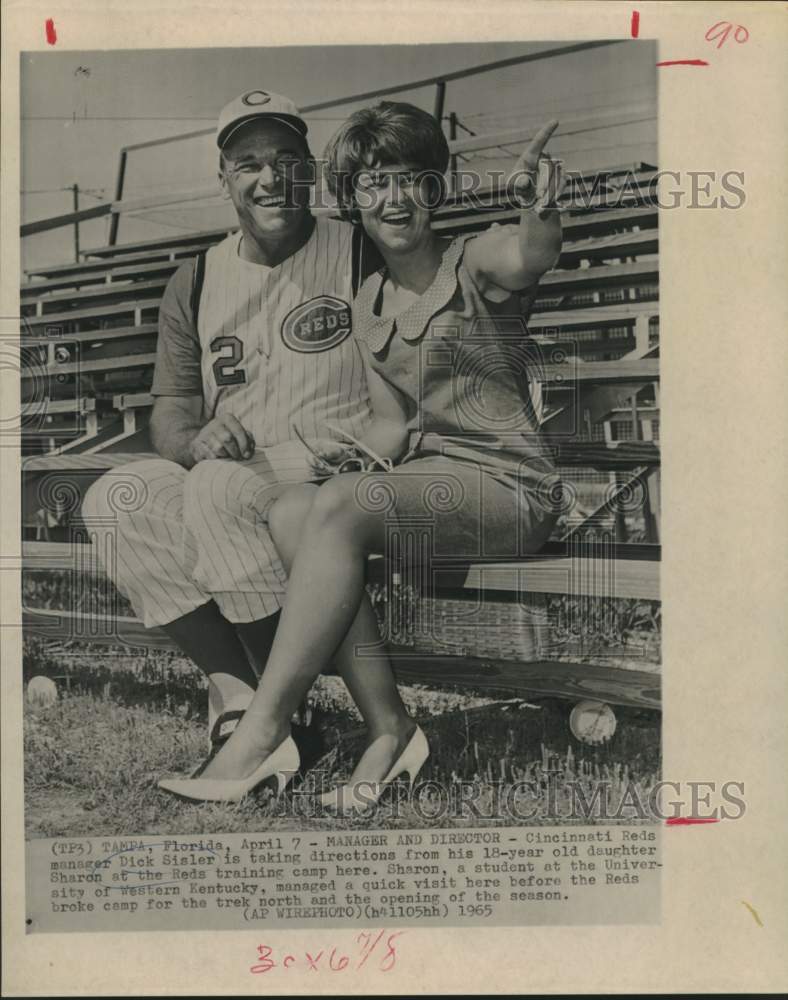 1965 Press Photo Reds manager Dick Sisler with daughter Sharon at camp in Tampa- Historic Images
