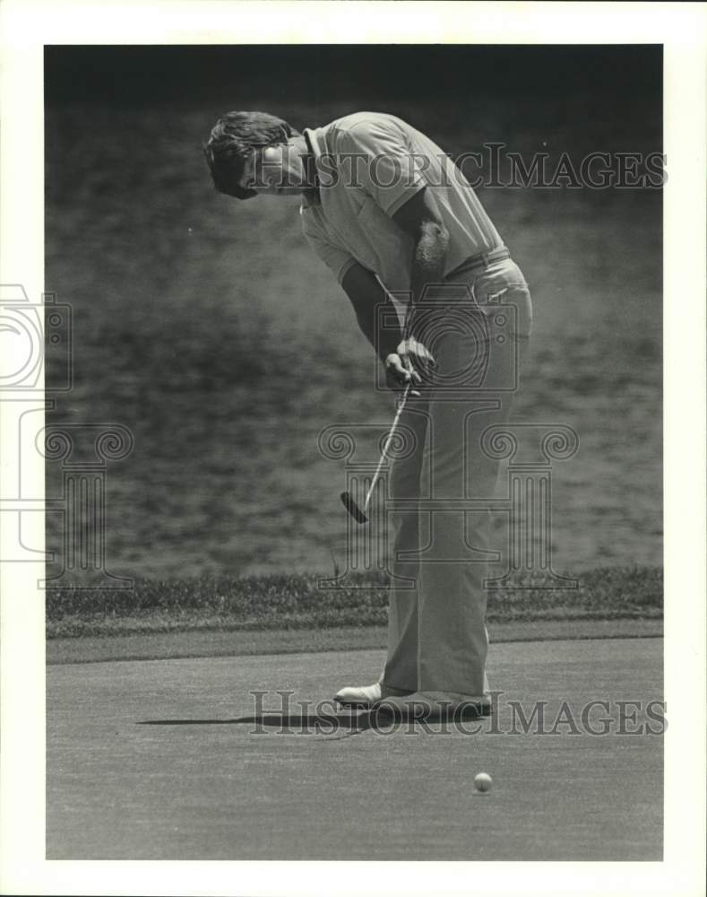 1983 Press Photo Football star Gifford Nielsen shown playing golf - hcs10379- Historic Images