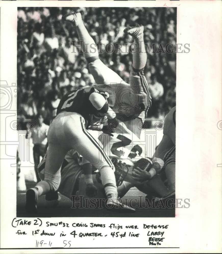 1982 Press Photo SMU&#39;s Craig James flips over Texas defense in football game- Historic Images