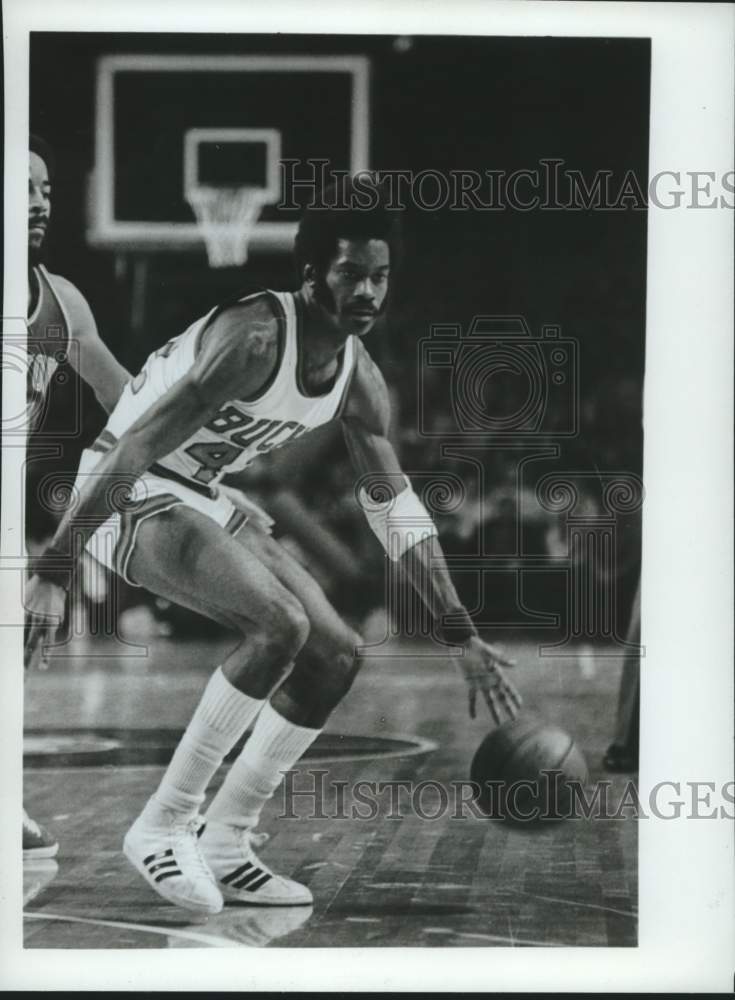 1974 Press Photo Bucks basketball player Lucius Allen in action - hcs10584- Historic Images