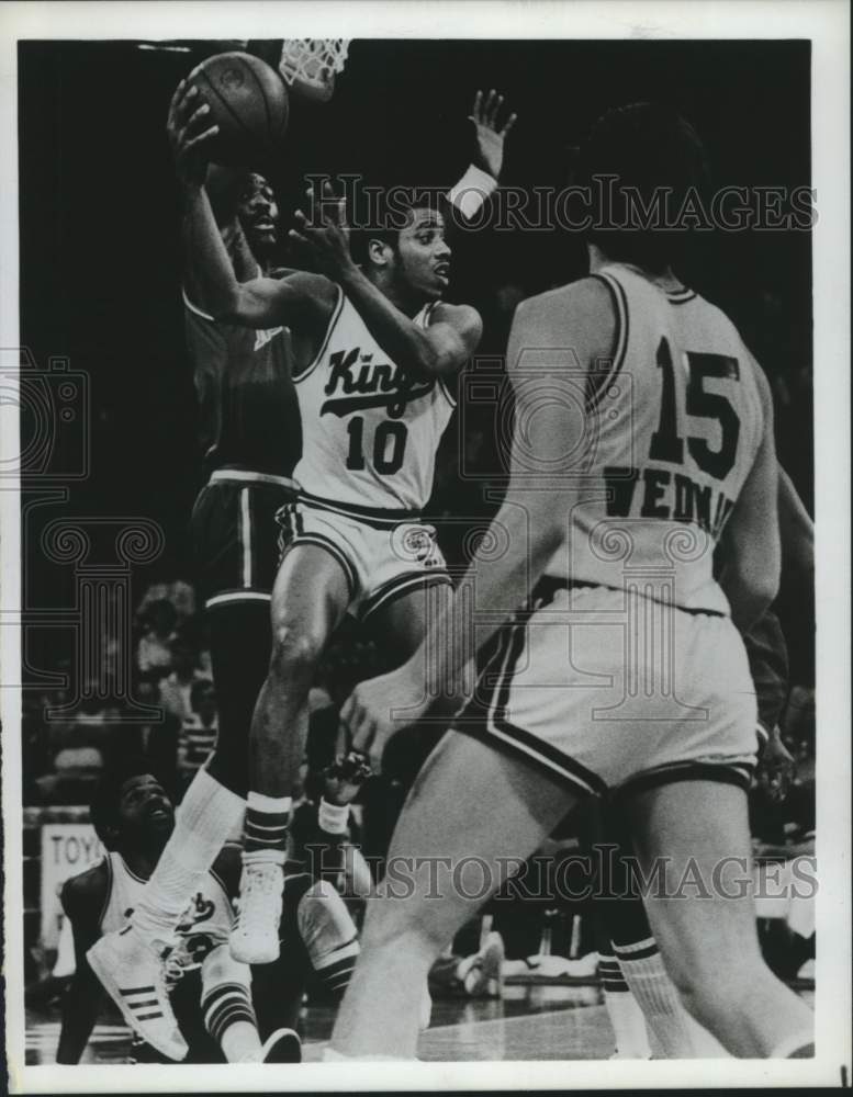 Press Photo Basketball player Otis Thorpe in action - hcs10819- Historic Images