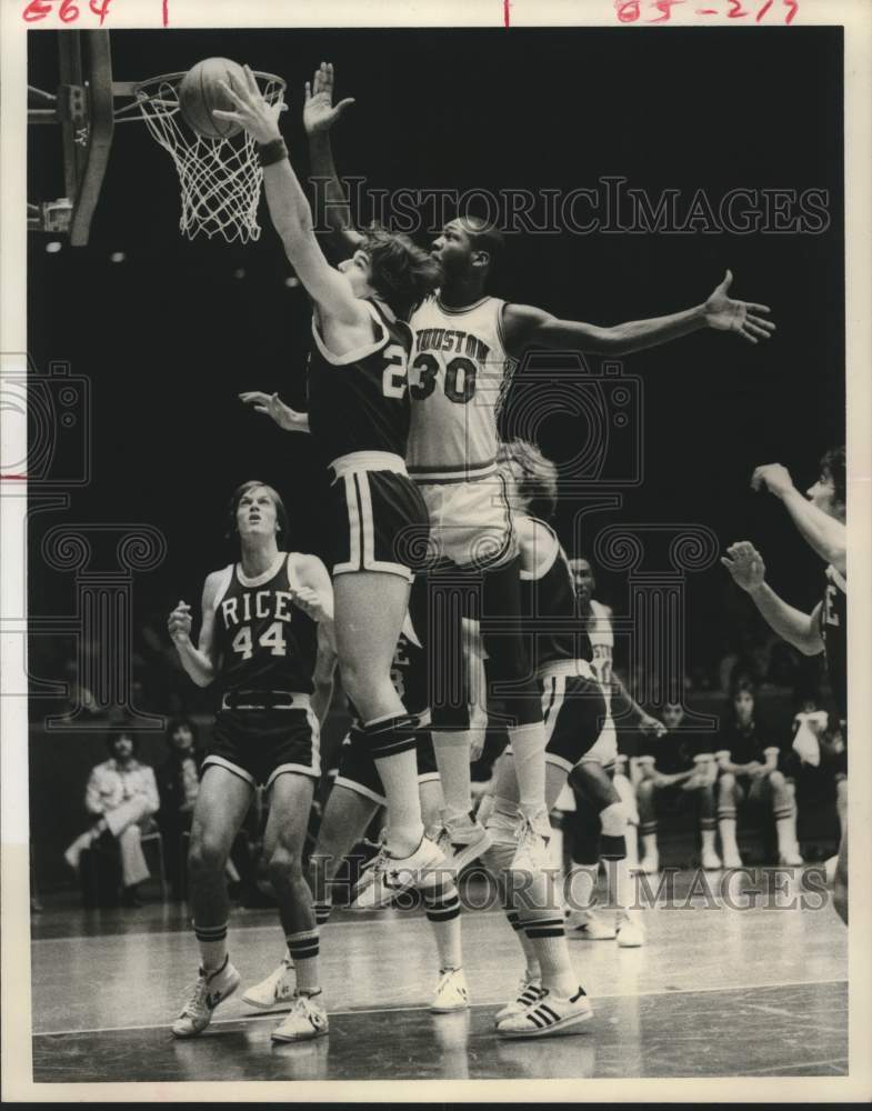 1978 Press Photo Rice&#39;s Frank Jackson shoots the ball as opponent tries to block- Historic Images