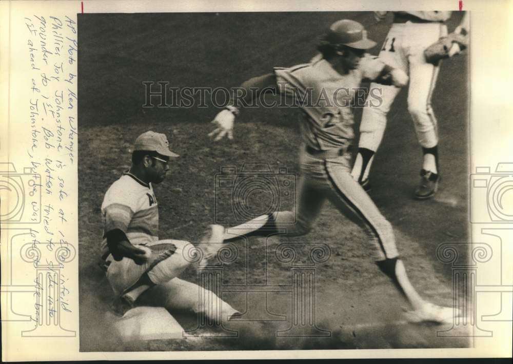 1975 Press Photo Phillies Jay Johnstone safe during Astros vs Phillies game- Historic Images