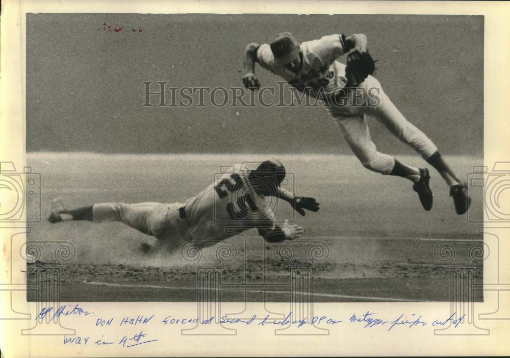 1974 Press Photo Houston Astros Don Hahn during double play - hcs10908- Historic Images