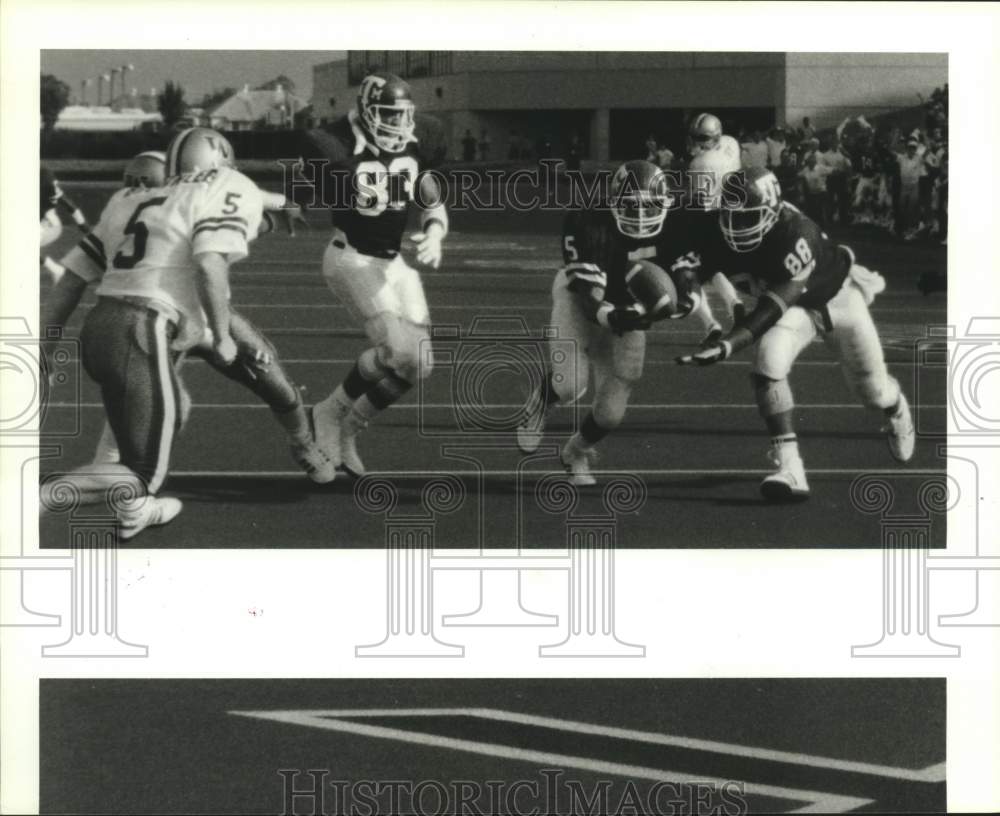 1987 Press Photo Texas A&amp;M Lafayette Turner carries football at College Station- Historic Images