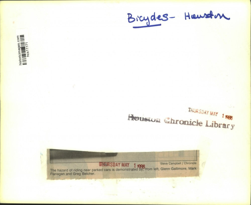 1986 Press Photo Teenagers show hazard of riding bike near parked cars, Houston