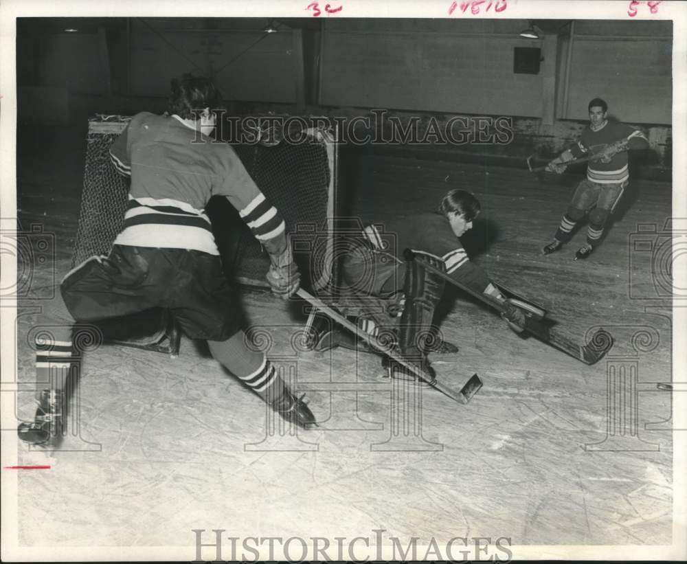 1971 Press Photo Members of the Houston Youth Hockey Organization in action- Historic Images