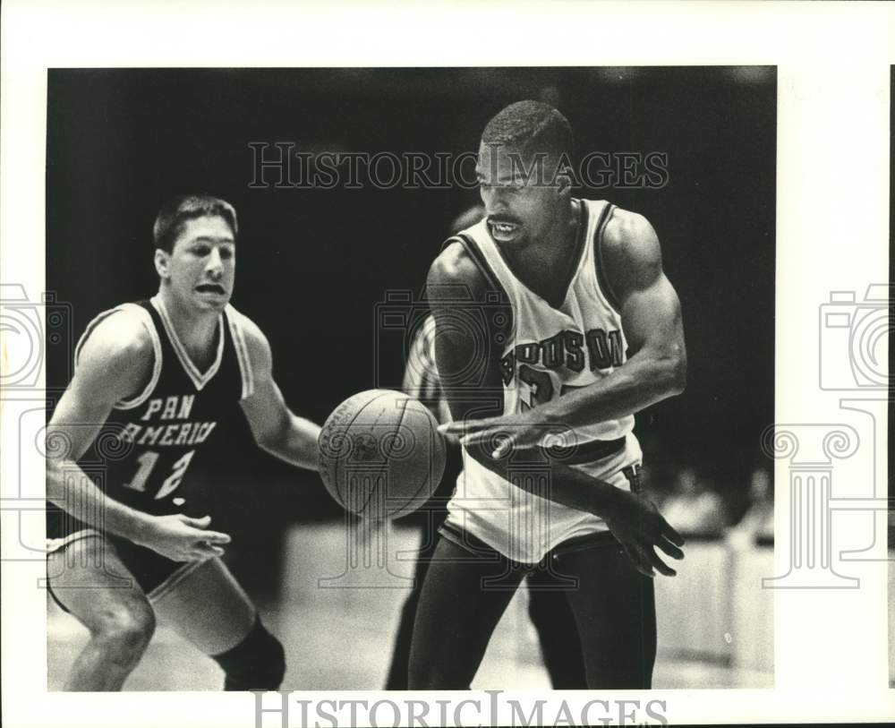 1986 Press Photo J. Johnson knocks the ball loose from Houston's Jerome Brewer- Historic Images