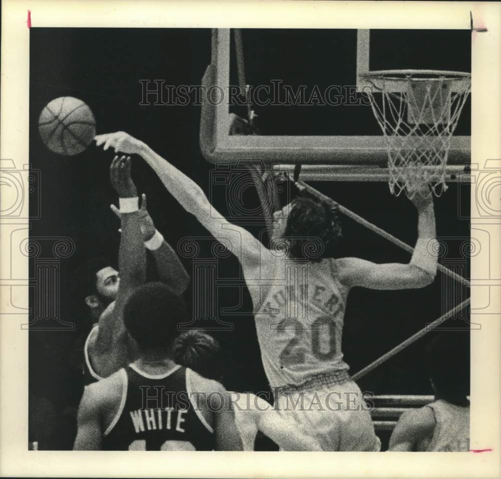 Press Photo Kevin Kunnert, Houston Rockets Basketball Player - hcs11326- Historic Images