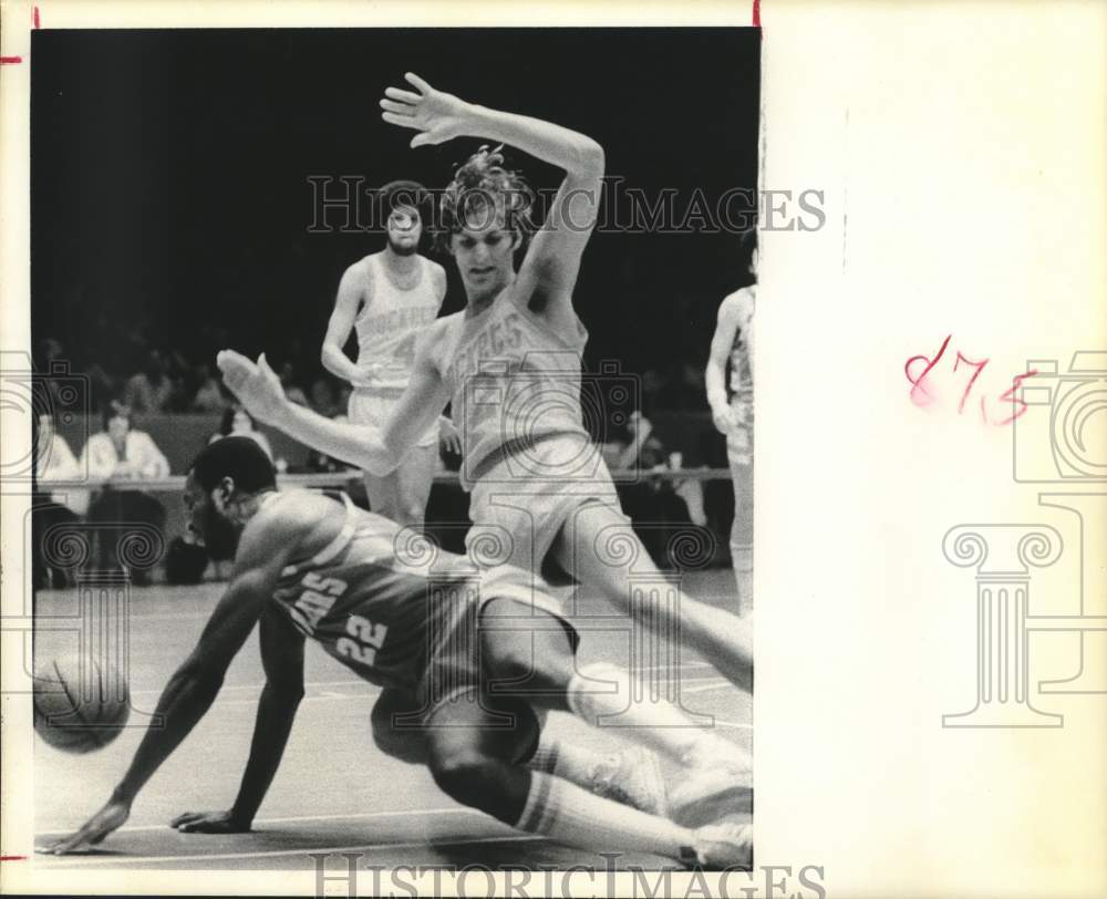 1975 Press Photo Kevin Kunnert, Basketball Player with Houston Rockets- Historic Images