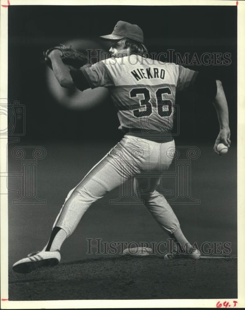 1979 Press Photo Astros' Joe Niekro throws a pitch during baseball game- Historic Images