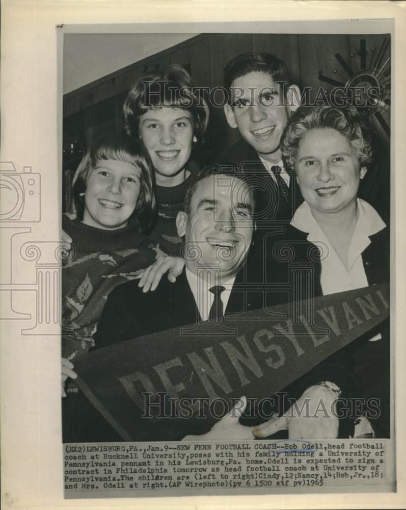1965 Press Photo Bucknell football coach Bob Odell and his family in Lewisburg- Historic Images