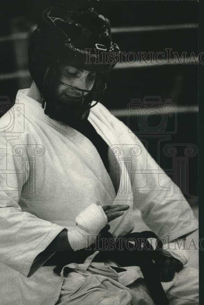 1970 Press Photo Milan Saunders, Houston Karate Competition, Delmar Field House- Historic Images